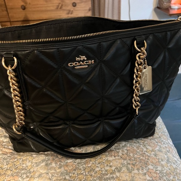 COACH LEATHER QUILTED  BAG black and gold quilted tote - Picture 2 of 4